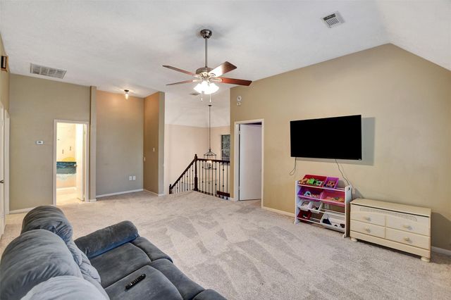 1809 Oak Wood Drive E, Pearland, TX 77581