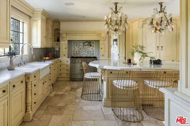 10950 Bellagio Road, Los Angeles, CA 90077