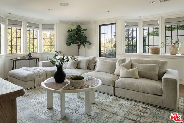 10950 Bellagio Road, Los Angeles, CA 90077