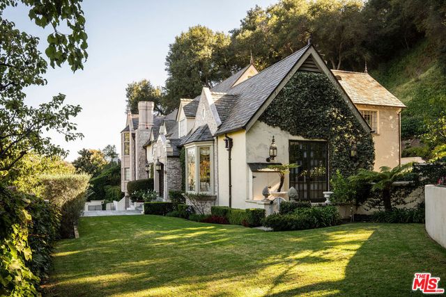 10950 Bellagio Road, Los Angeles, CA 90077