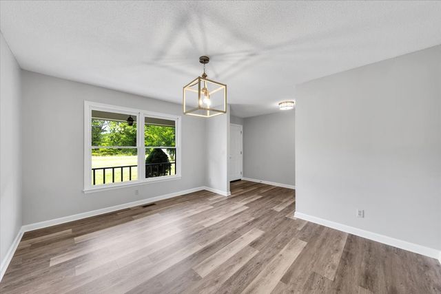 721 Turkey Creek Dr, Tullahoma, TN 37388