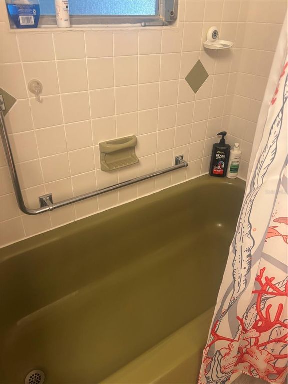 Image 16 of property listing at 105 FREEDOM COURT 30, Palm Harbor, FL 34684