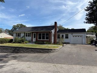 25 Lockwood Road, Cumberland, RI 02864