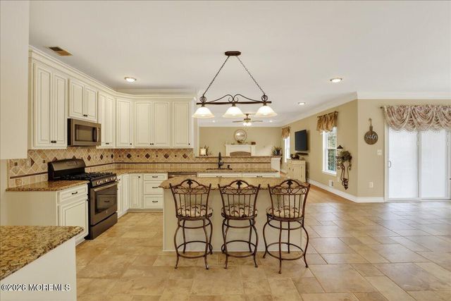 14 Nicholas Avenue, Monroe, NJ 08831