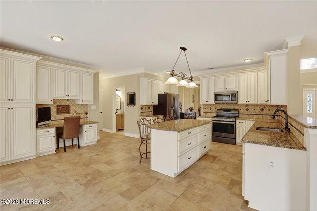 14 Nicholas Avenue, Monroe, NJ 08831