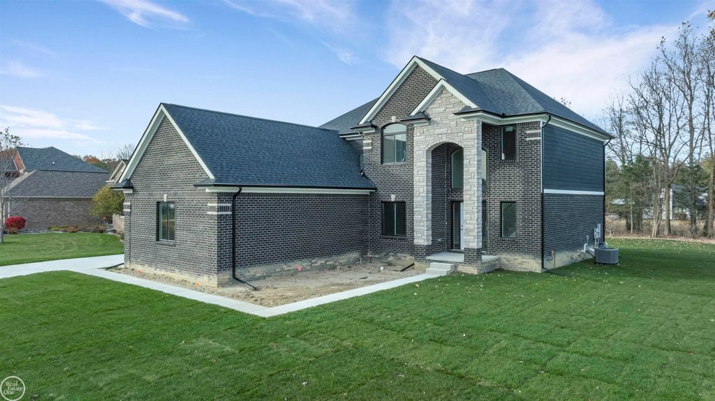 6509 Jamie Lane, Grand Blanc, MI 48439