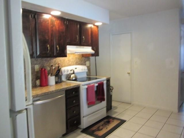 93 Deerfield, Huntsville, TX 77340