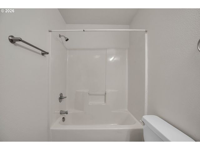 12623 Se DIVISION St, Portland, OR 97236