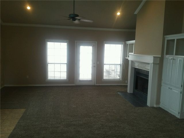 1754 Pointer Lane, Fayetteville, AR 72701