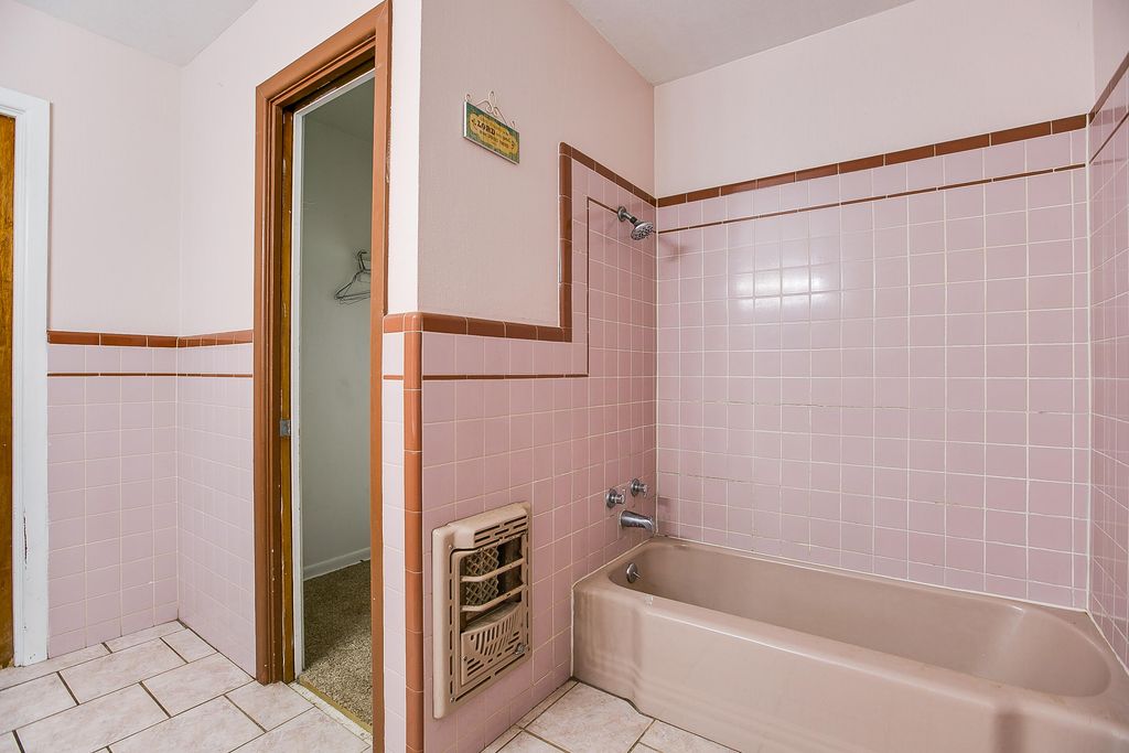 Image 12 of property listing at 807 N 9th Street, Ballinger, TX 76821