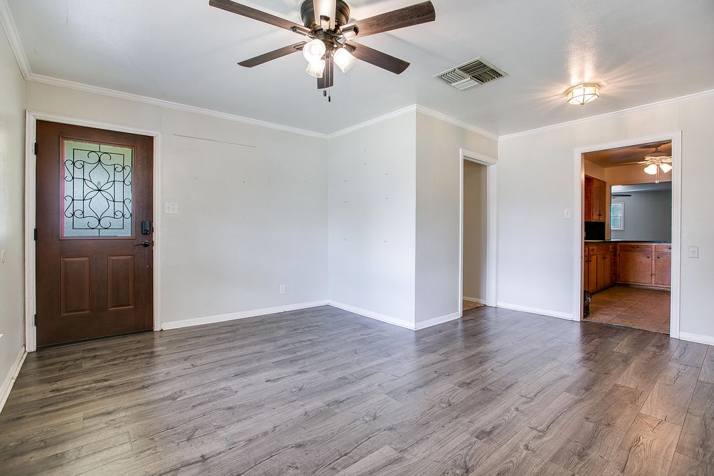 Image 21 of property listing at 807 N 9th Street, Ballinger, TX 76821