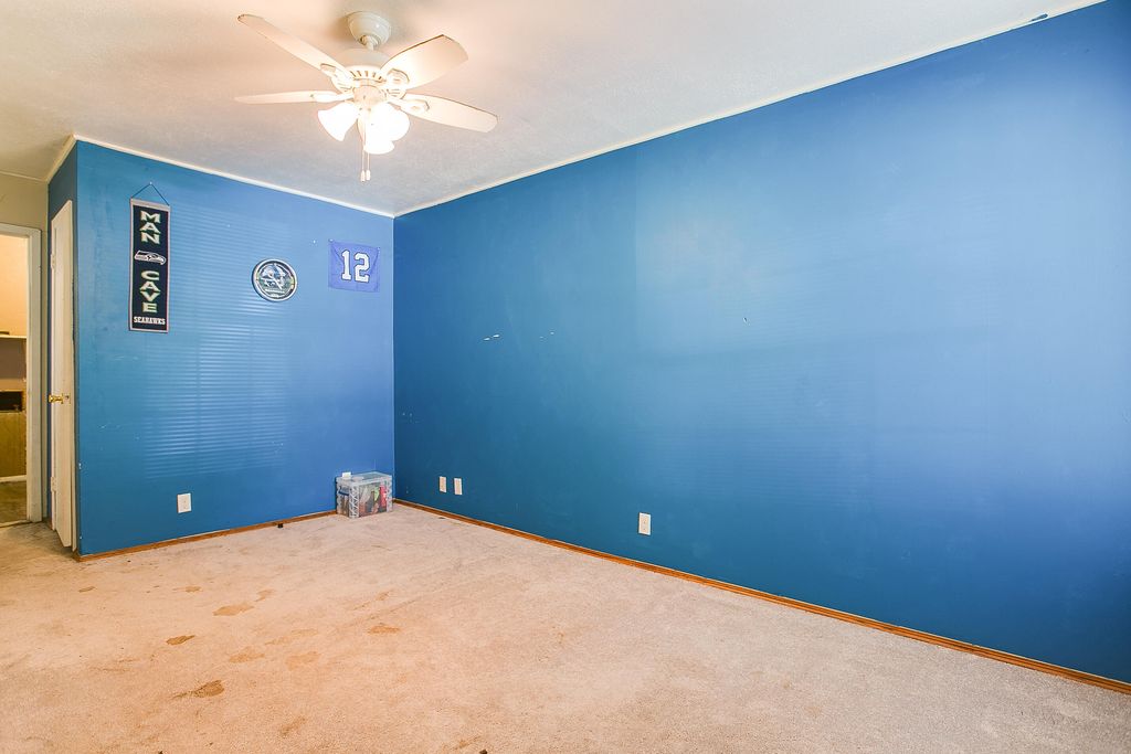Image 7 of property listing at 807 N 9th Street, Ballinger, TX 76821