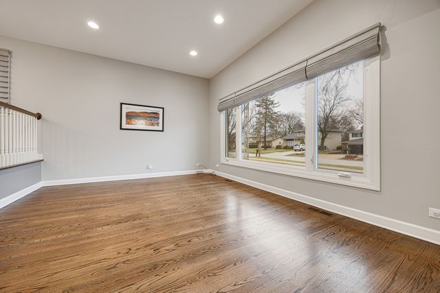 1811 AZALEA Lane, Mount Prospect, IL 60056