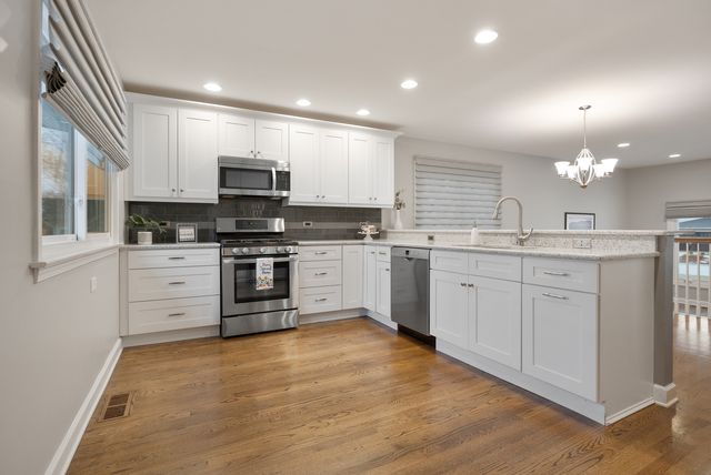 1811 AZALEA Lane, Mount Prospect, IL 60056