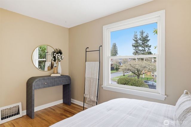 5956 37th Avenue SW, Seattle, WA 98126