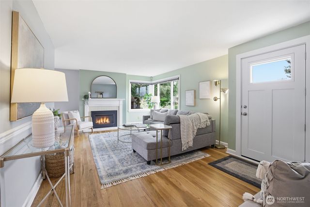 5956 37th Avenue SW, Seattle, WA 98126