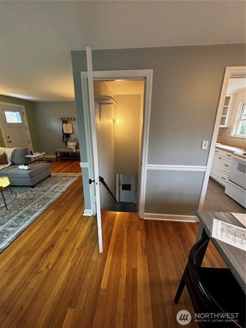 5956 37th Avenue SW, Seattle, WA 98126