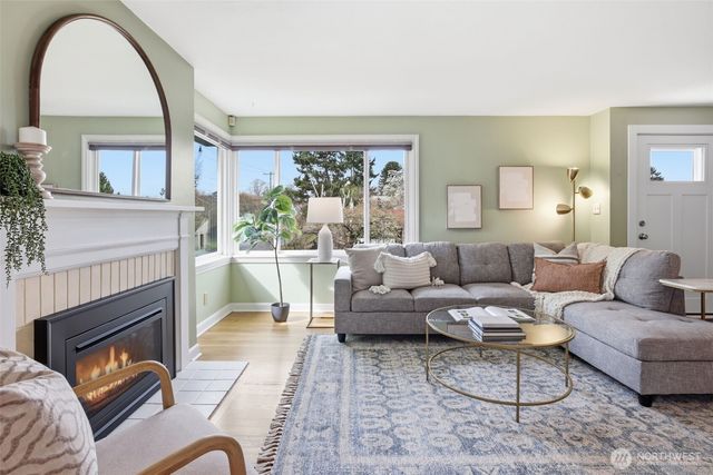 5956 37th Avenue SW, Seattle, WA 98126