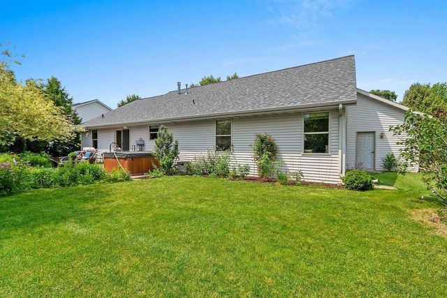 1717 EMERALD DRIVE, Green Bay, WI 54311