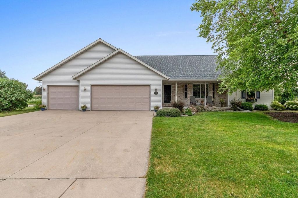 1717 EMERALD DRIVE, Green Bay, WI 54311