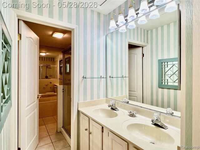 1168 Fairways Boulevard, Troy, MI 48085