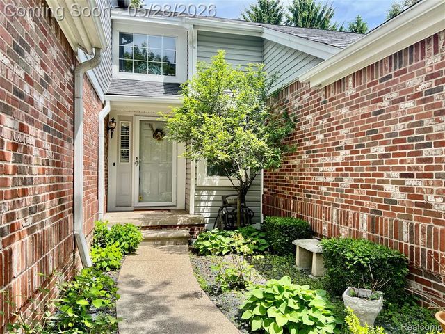1168 Fairways Boulevard, Troy, MI 48085