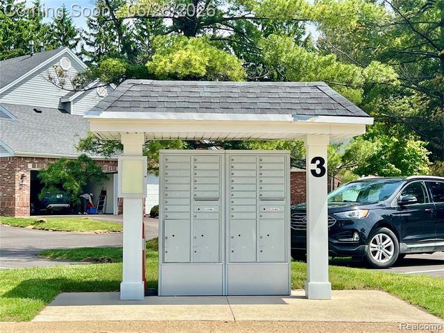1168 Fairways Boulevard, Troy, MI 48085