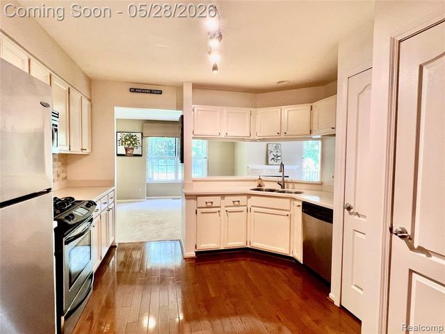 1168 Fairways Boulevard, Troy, MI 48085