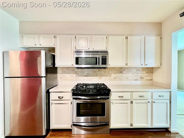 1168 Fairways Boulevard, Troy, MI 48085
