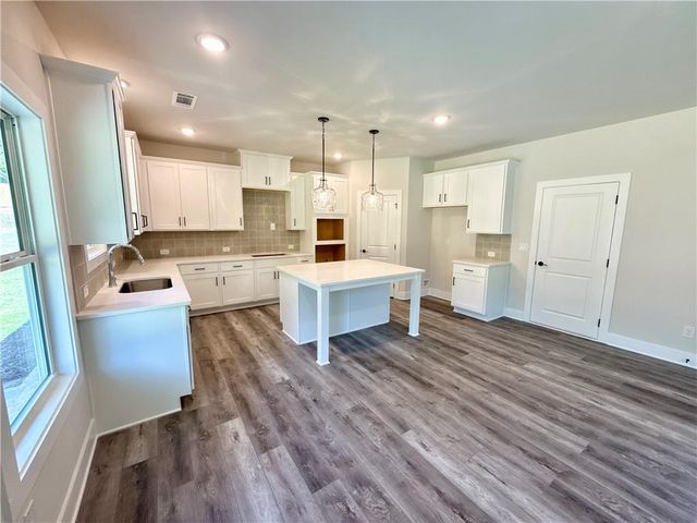 4250 Shirebrook Trail, Hoschton, KY 40548