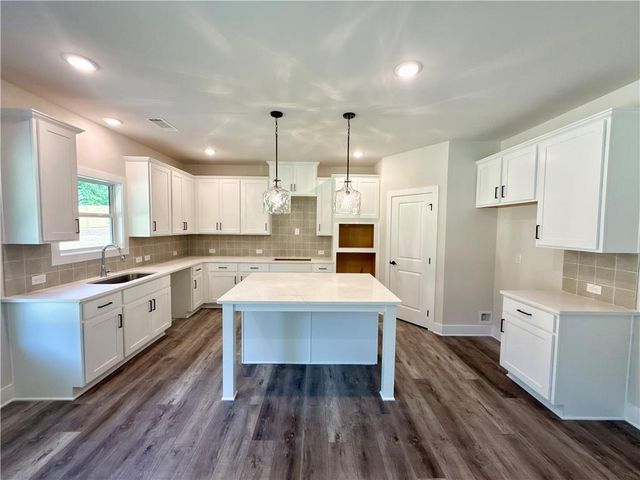 4250 Shirebrook Trail, Hoschton, KY 40548