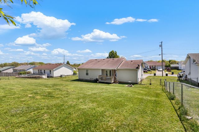 231 Golden Pond Ave, Oak Grove, KY 42262