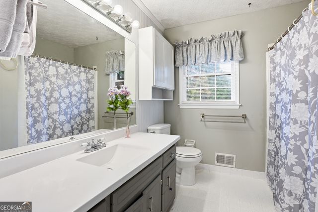 562 Gregg Drive SW, Lilburn, GA 30047