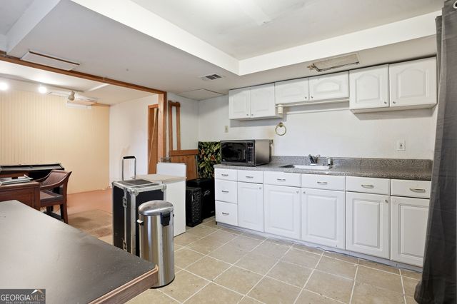 562 Gregg Drive SW, Lilburn, GA 30047