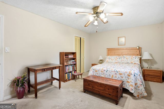 562 Gregg Drive SW, Lilburn, GA 30047