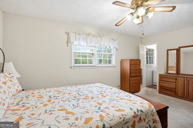 562 Gregg Drive SW, Lilburn, GA 30047