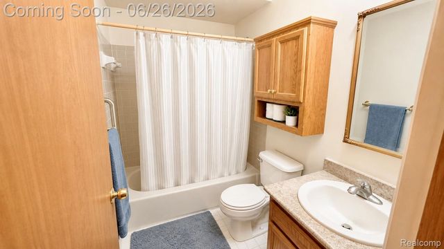 26823 Villa Calabrese, Warren, MI 48091