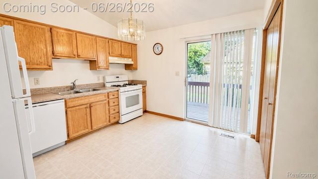 26823 Villa Calabrese, Warren, MI 48091