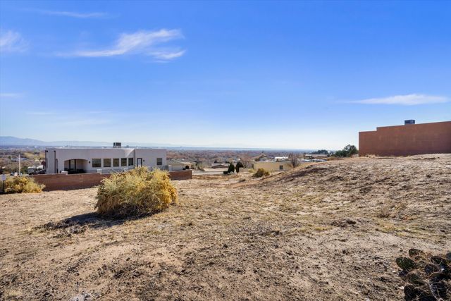 1756 Cliffside Drive NW, Albuquerque, NM 87105