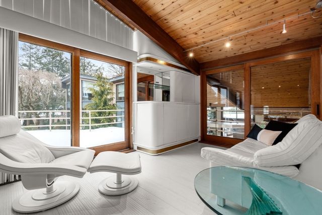 133 Oak Hill St, Newton, MA 02459