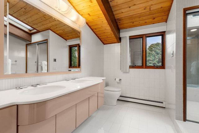 133 Oak Hill St, Newton, MA 02459