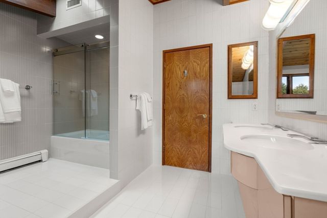 133 Oak Hill St, Newton, MA 02459