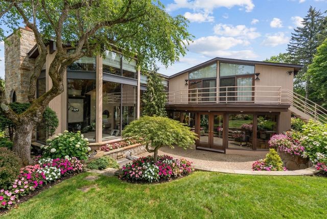 133 Oak Hill St, Newton, MA 02459