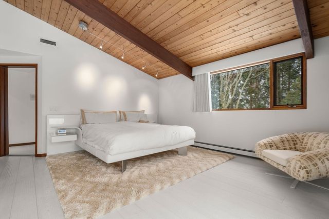 133 Oak Hill St, Newton, MA 02459