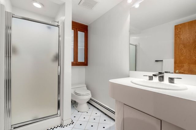 133 Oak Hill St, Newton, MA 02459