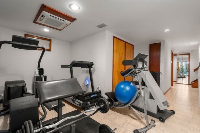 133 Oak Hill St, Newton, MA 02459