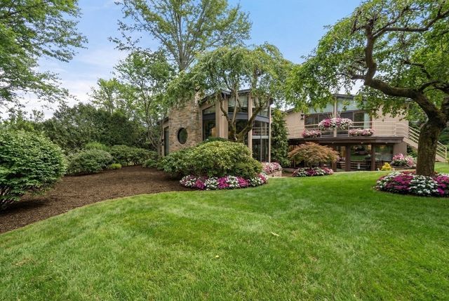 133 Oak Hill St, Newton, MA 02459