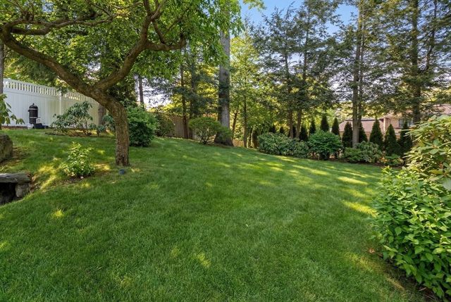 133 Oak Hill St, Newton, MA 02459