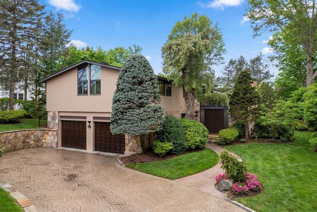 133 Oak Hill St, Newton, MA 02459