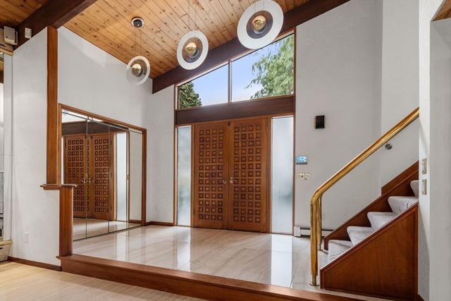 133 Oak Hill St, Newton, MA 02459